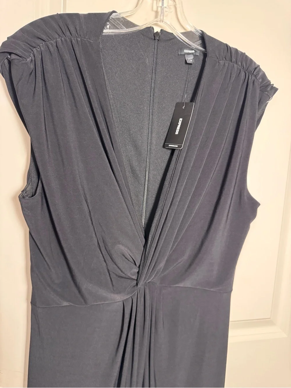 NWT Express Women’s Black Solid V-Neck Wide-Leg Jumpsuit Sleeveless Zip Ruched M